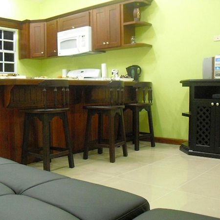 Piarco Village Suites المظهر الخارجي الصورة