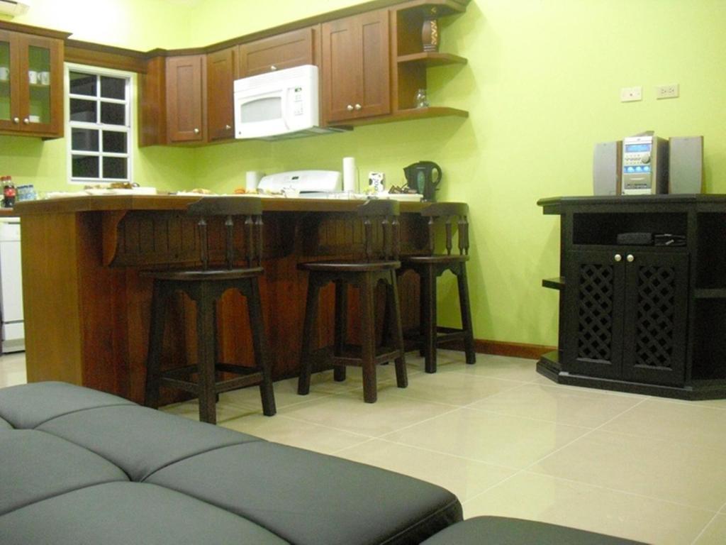 Piarco Village Suites المظهر الخارجي الصورة